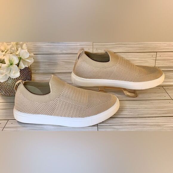 Catherine Malandrino Tan Reanie Low Knit Sneakers S:6 - Picture 8 of 10